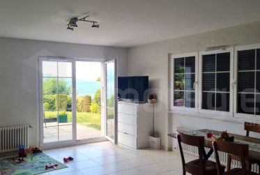 Magnifique appartement de 2,5 pièces en rez-de-jardin avec vue imprenable sur le lac et les montagnes