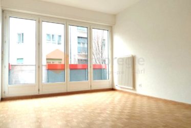 Bel appartement fraîchement rénové de 2 pièces au 1er étage en plein du centre-ville